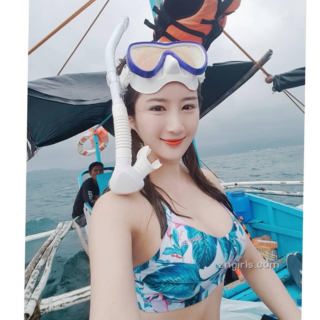 Yeseul Kim- 海边俯视的「火辣比基尼正妹」