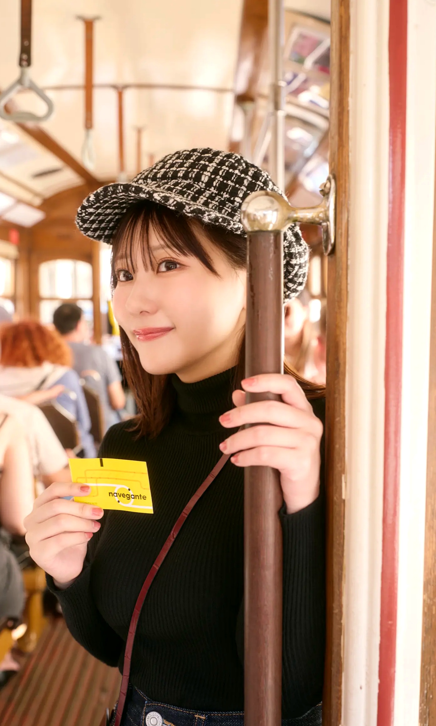 《田中美久 - もっと、ぜんぶ、ほんと》异国街拍优雅长裙与泳池性感写真