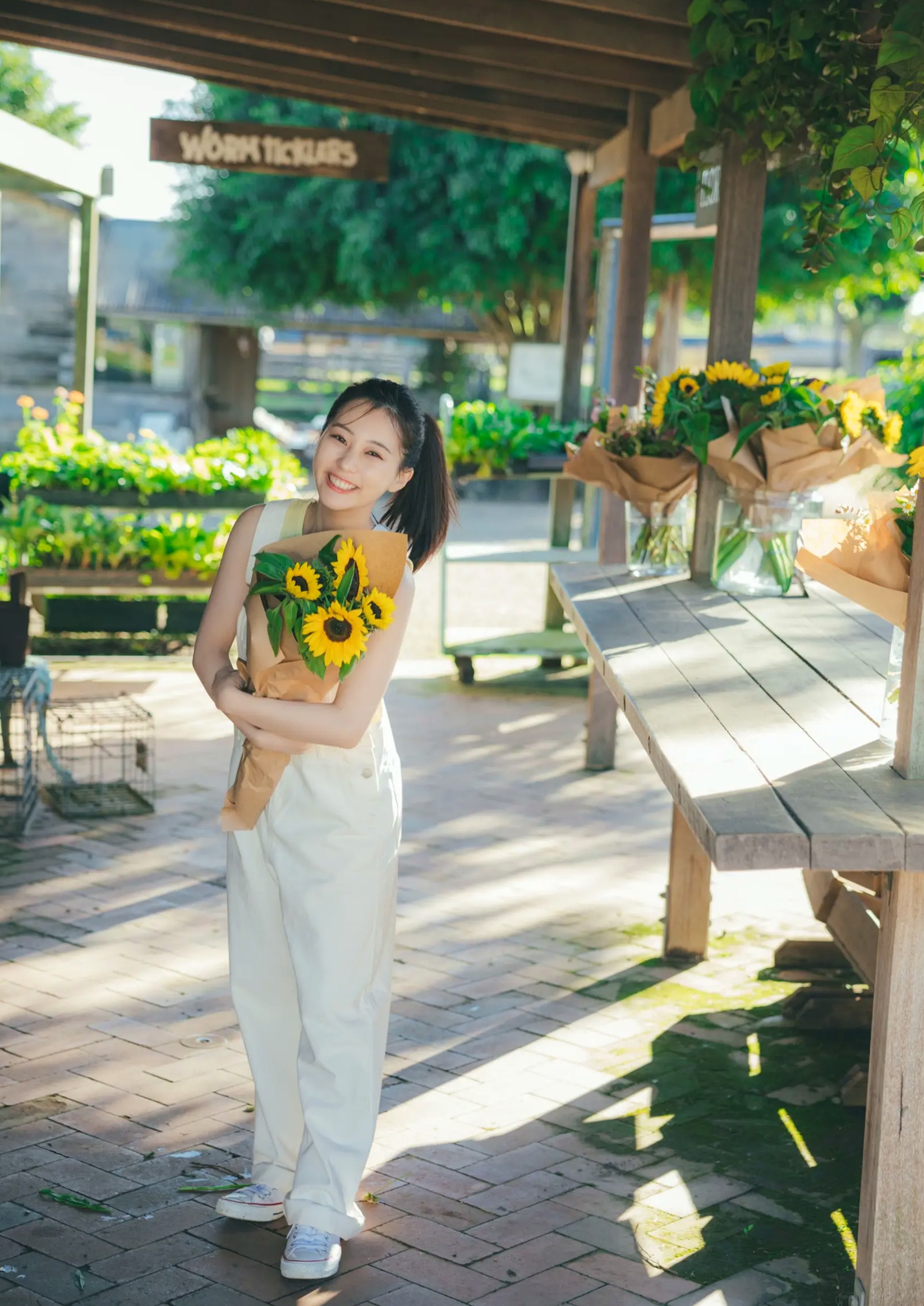 田中美久 - 也想更随性地,日系清纯泳装写真,清新夏日池畔性感风格,捕捉灵动迷人瞬间