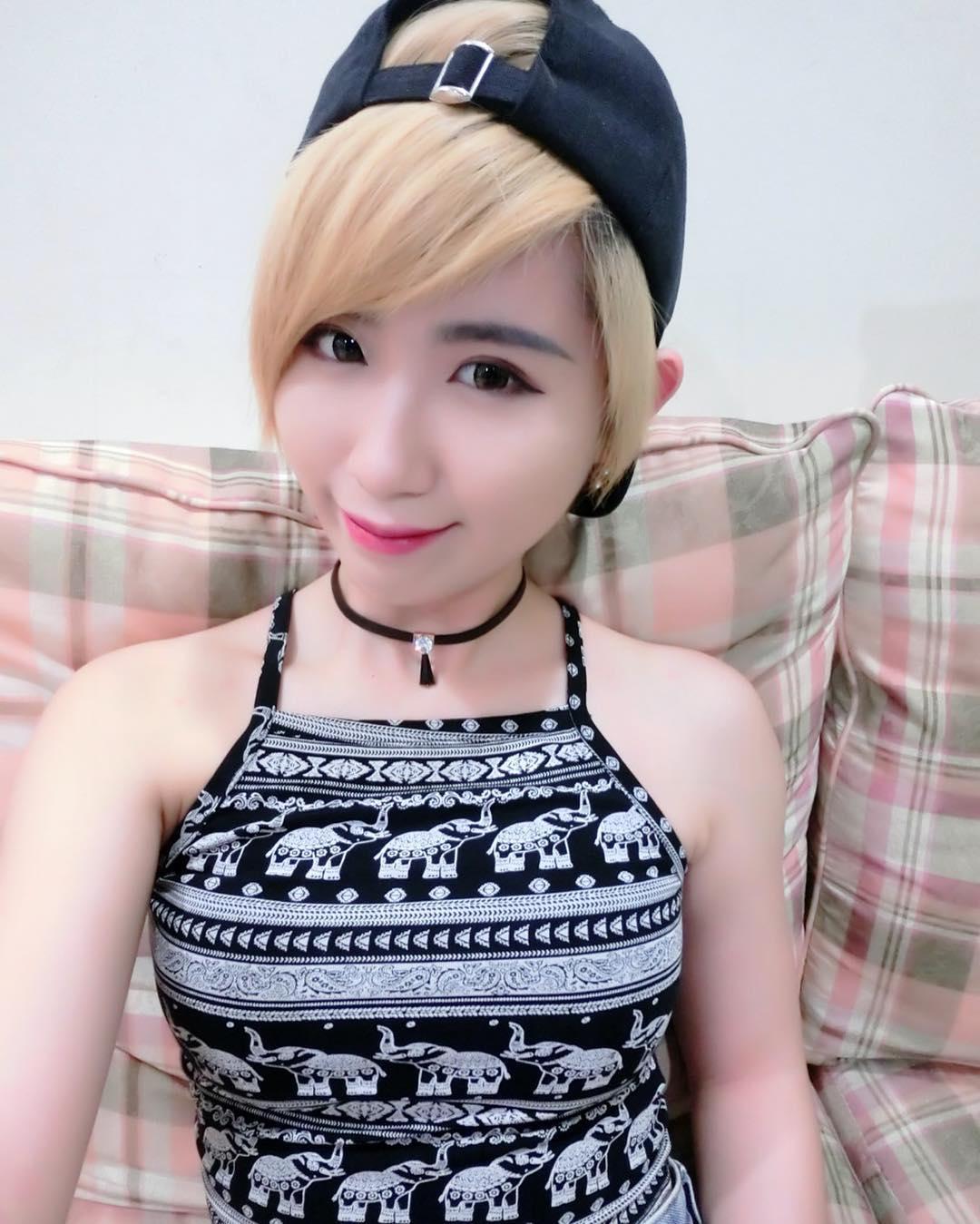 李佩怡- 迷人「魅惑电眼」收服粉丝的心!