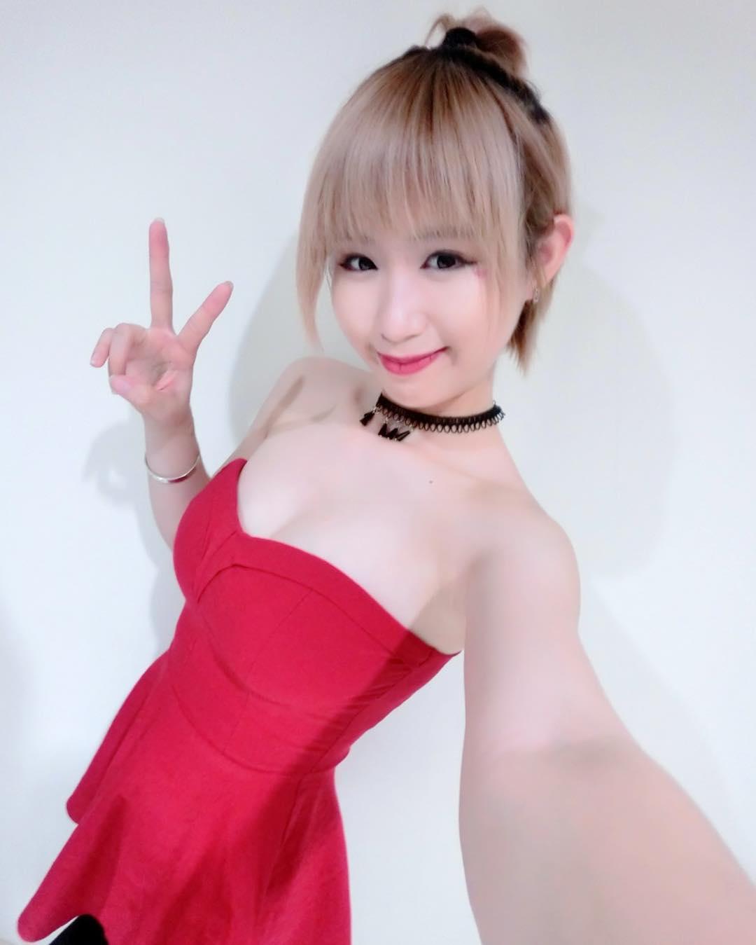 李佩怡- 迷人「魅惑电眼」收服粉丝的心!