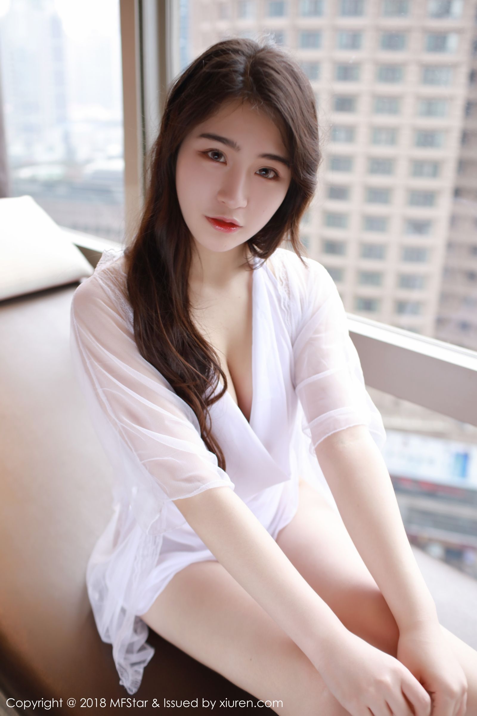 新人模特宅兔兔 女儿羞态娇艳无伦