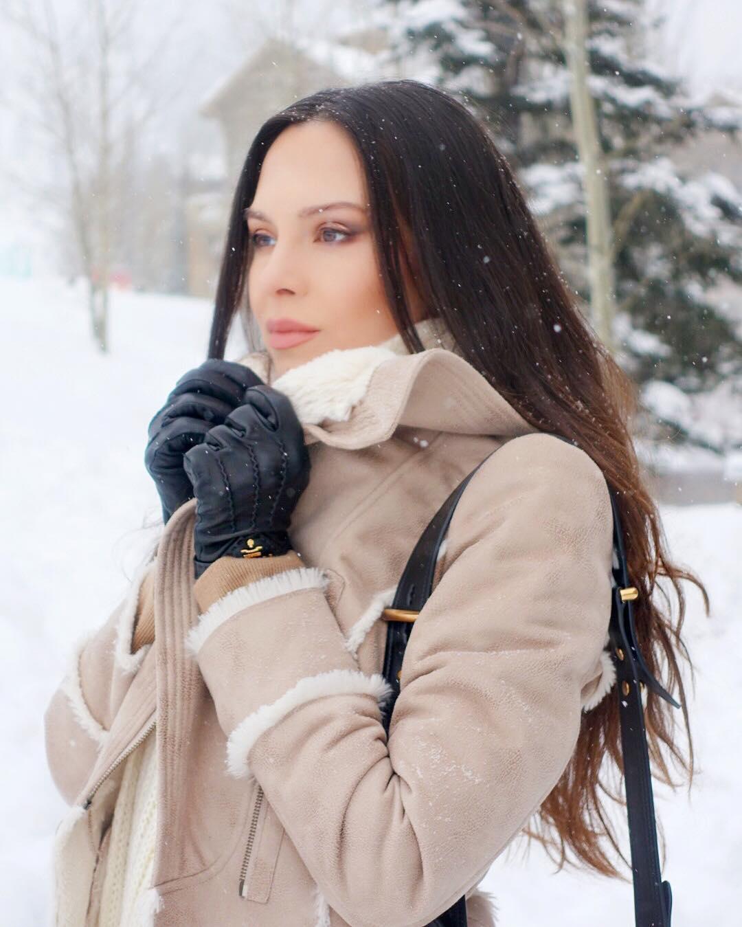 Lola Astanova- 色艺双全的美艳钢琴家