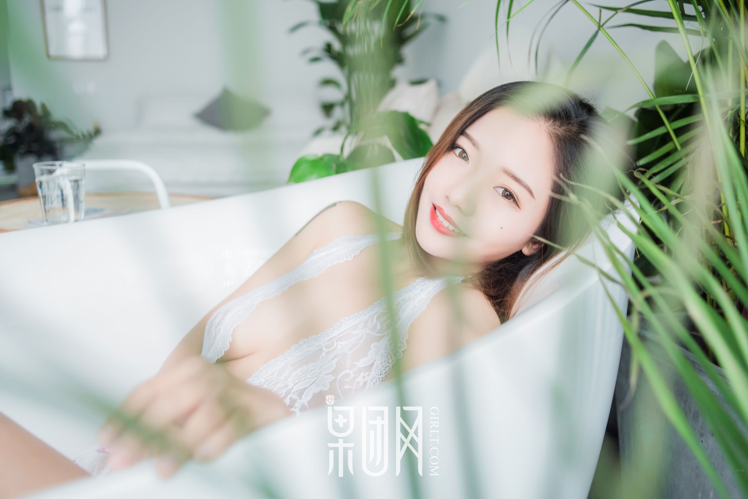 骄傲的芭比女神坠落凡间!
