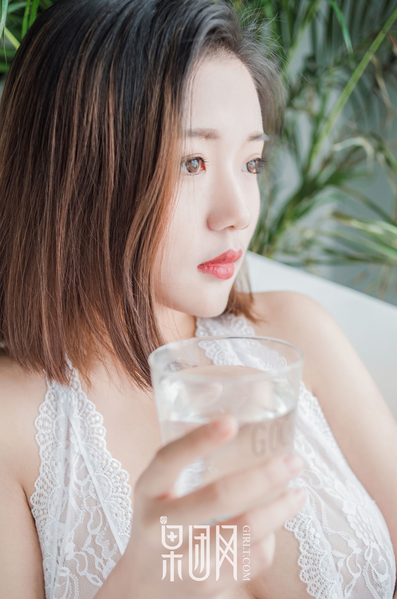 骄傲的芭比女神坠落凡间!