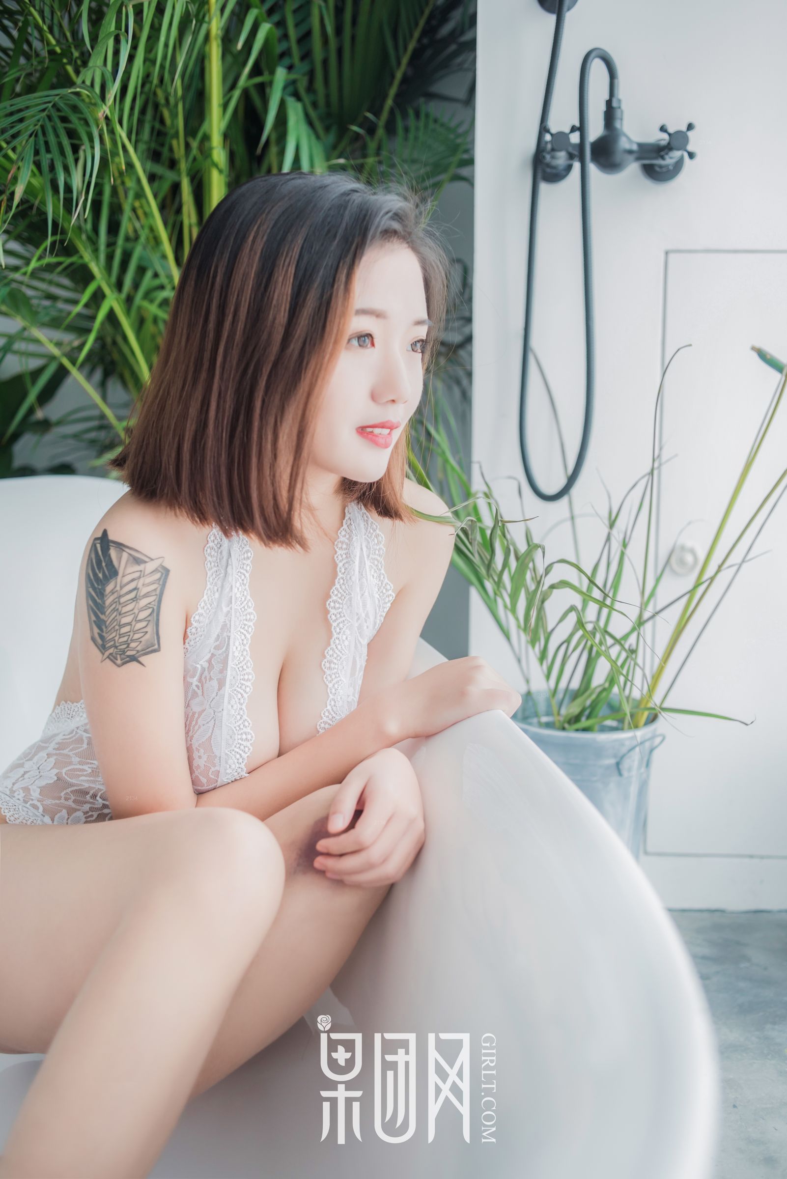 骄傲的芭比女神坠落凡间!