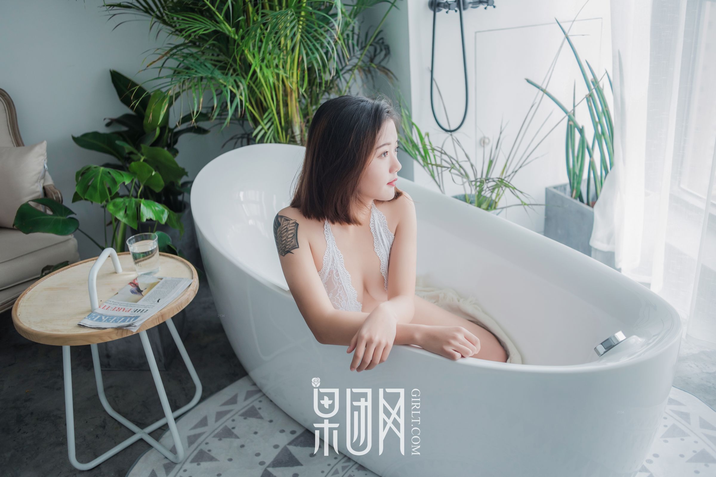 骄傲的芭比女神坠落凡间!