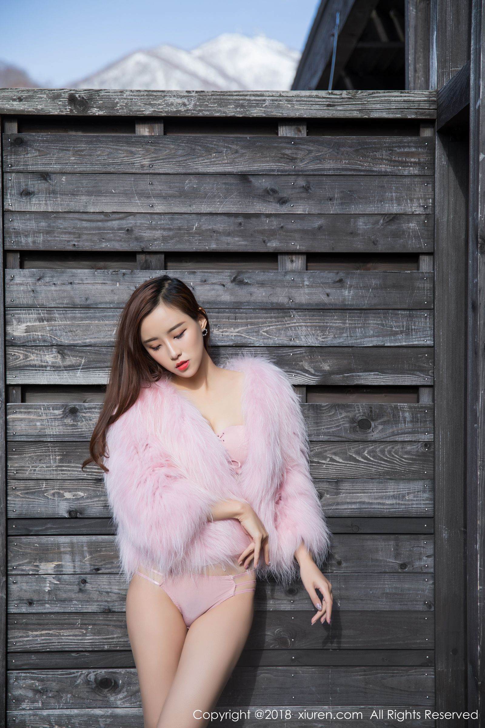 丽质美女猫宝 冰天雪地比基尼