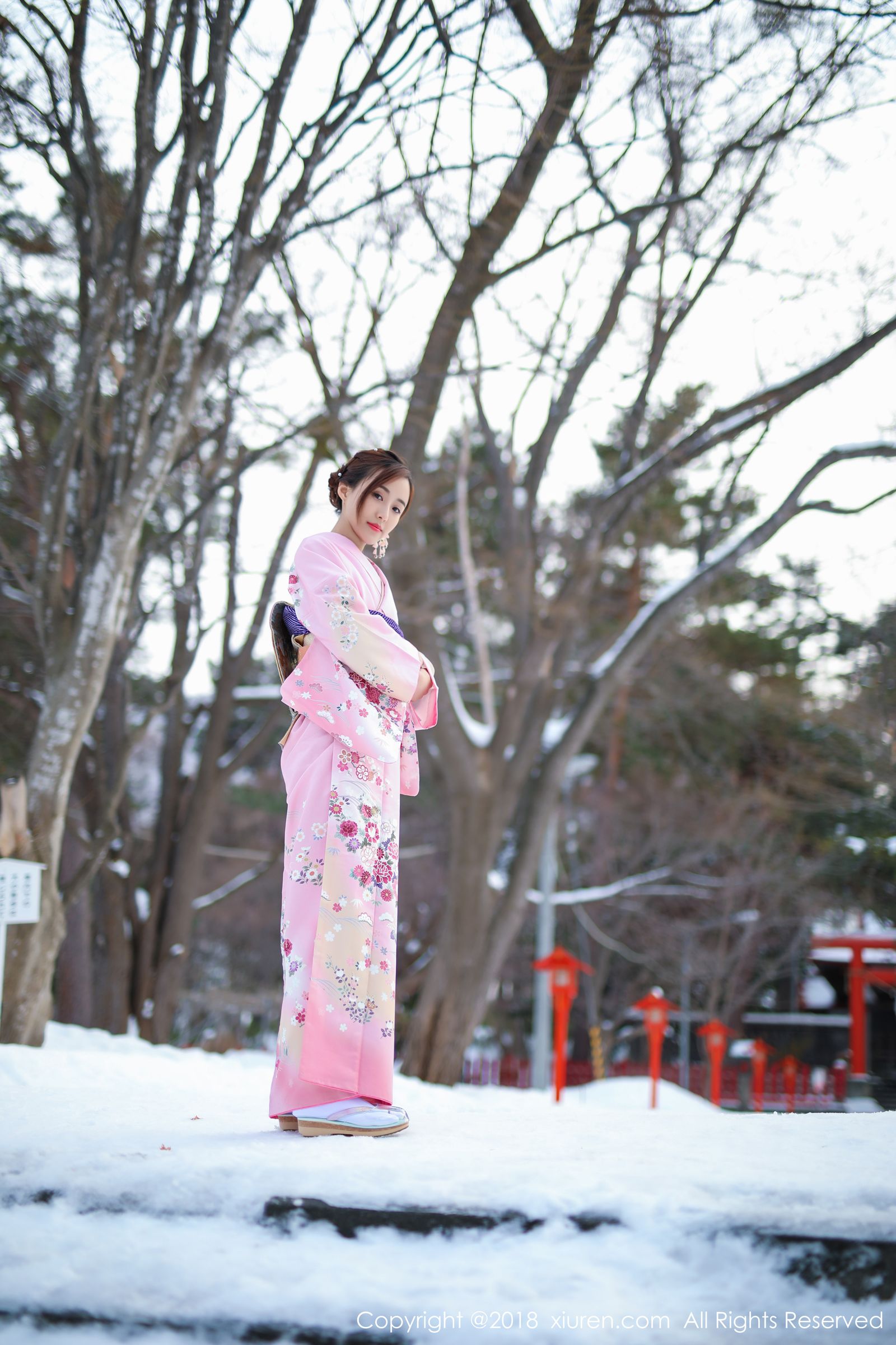 丽质美女猫宝 冰天雪地比基尼