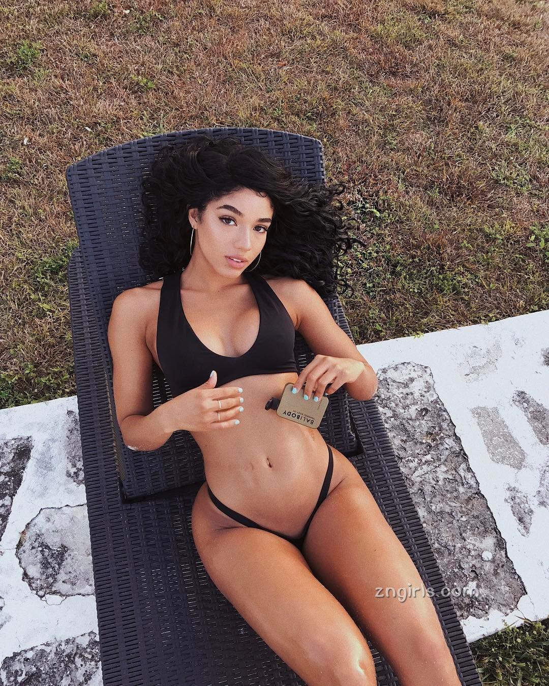 Yovanna Ventura- 健康肤色健美线条