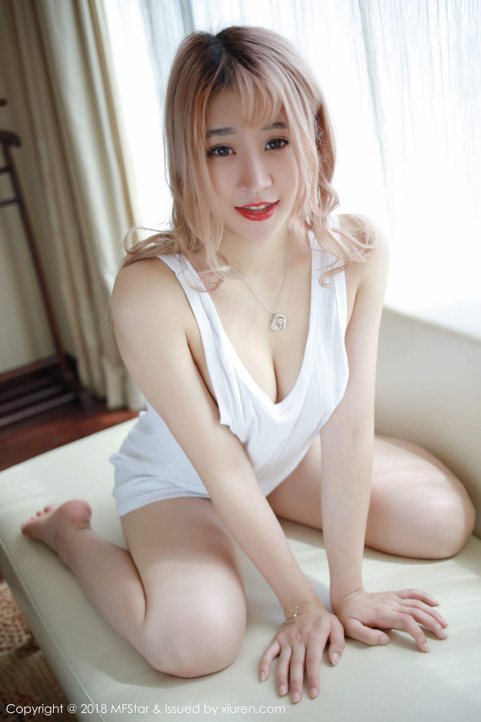 新人模特静静tobey 肤若琼脂凹凸身材