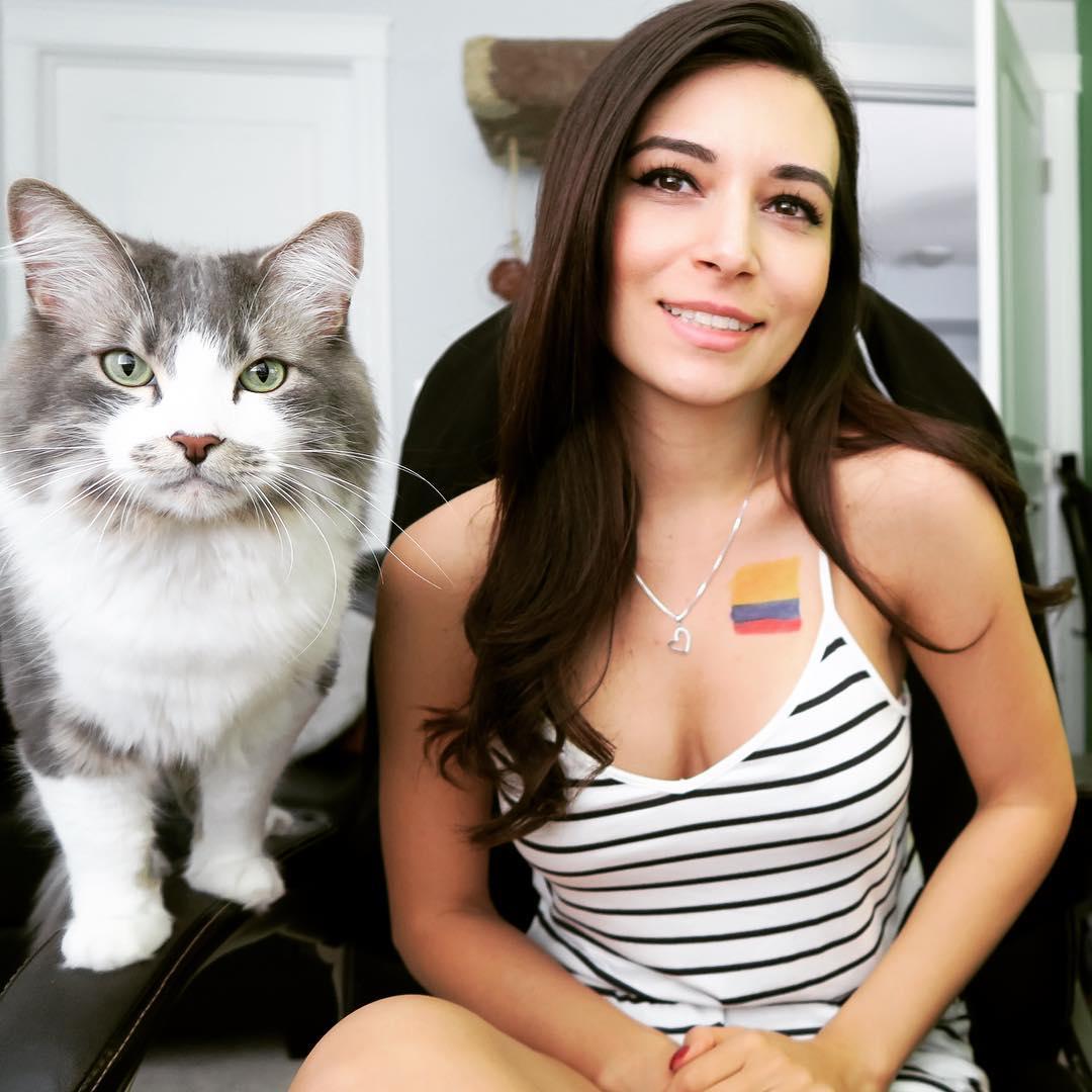 想一起激战!电玩直播妹「Alinity Divine」清新自然