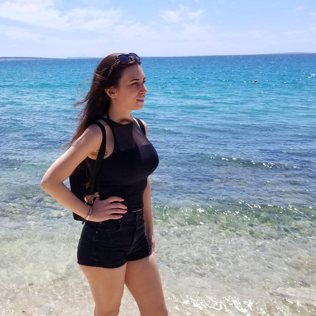 想一起激战!电玩直播妹「Alinity Divine」清新自然