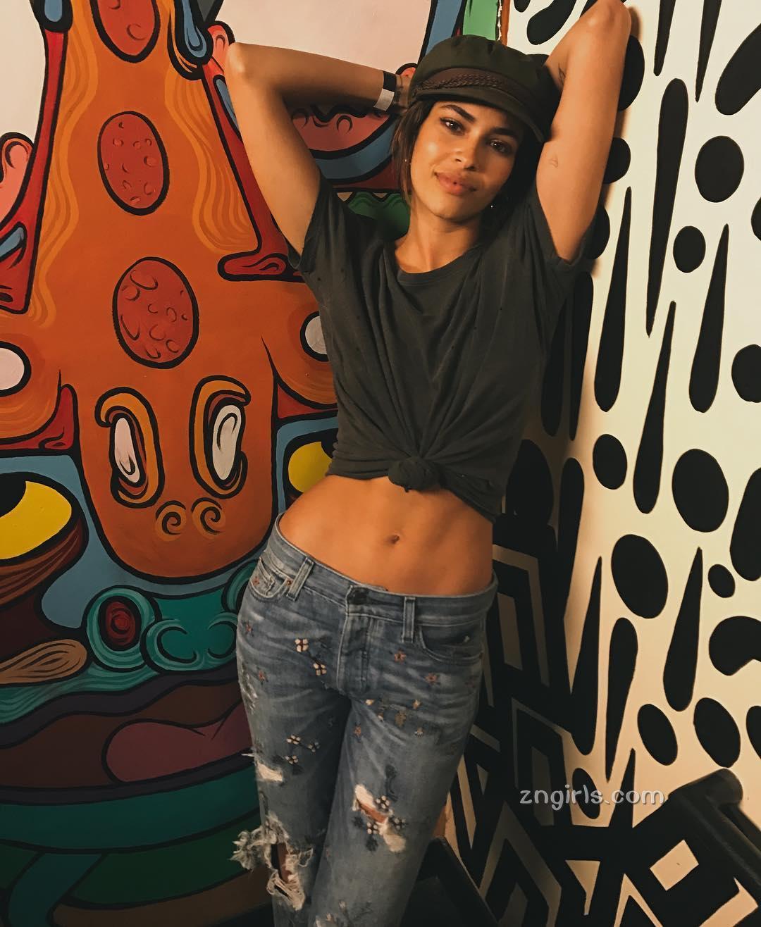 魂都被勾走啦!Juliana Herz比基尼泳裝火辣上阵