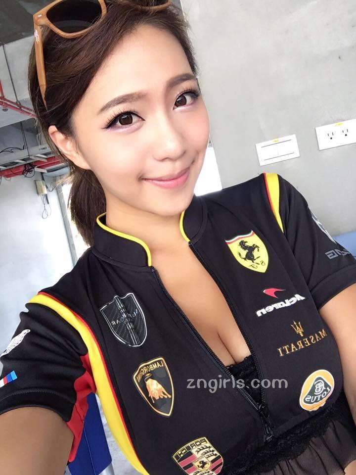 舒凡- 台湾大眼正妹性感装扮