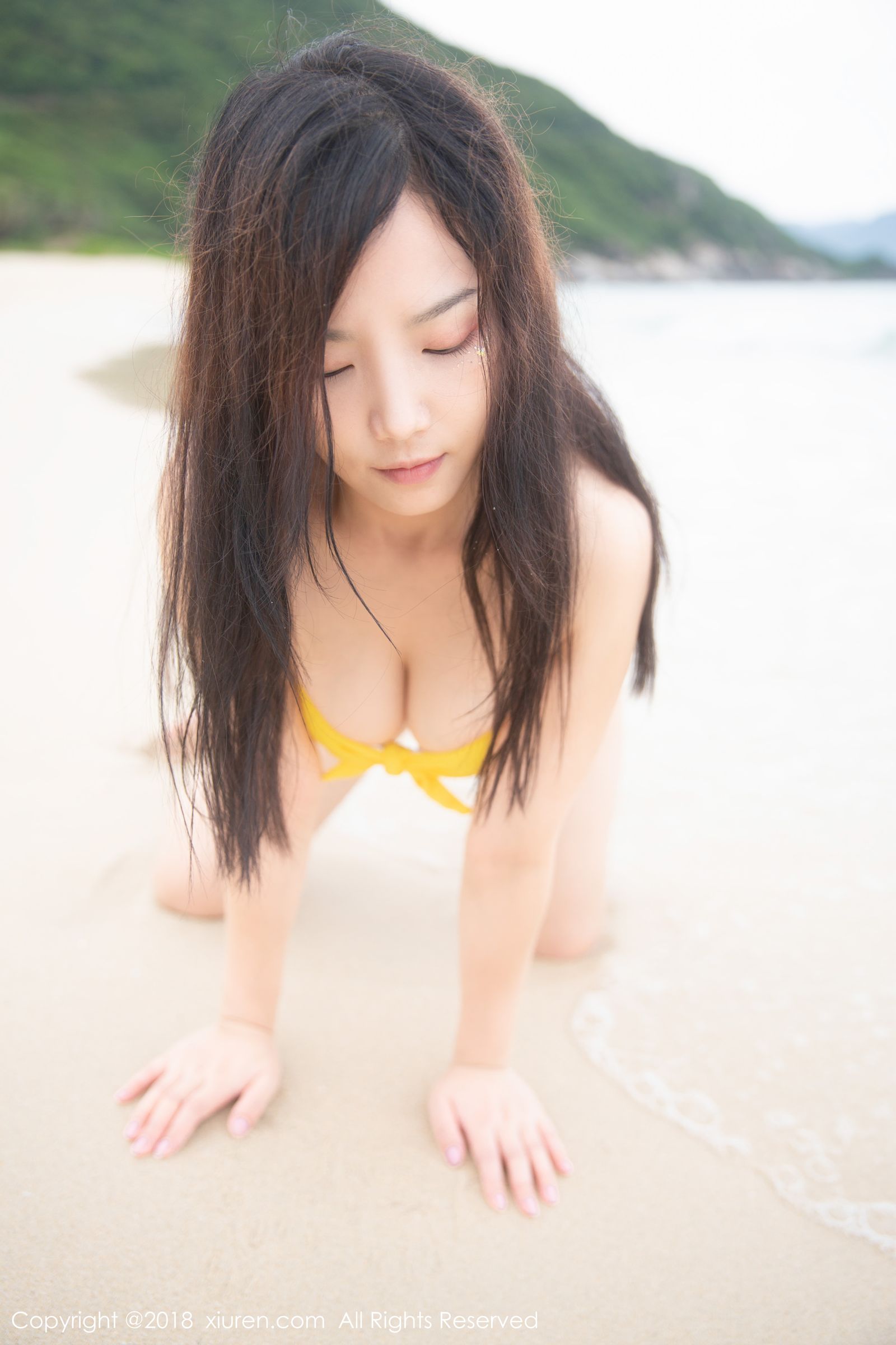 新晋女神徐微微 草莓三点式内衣