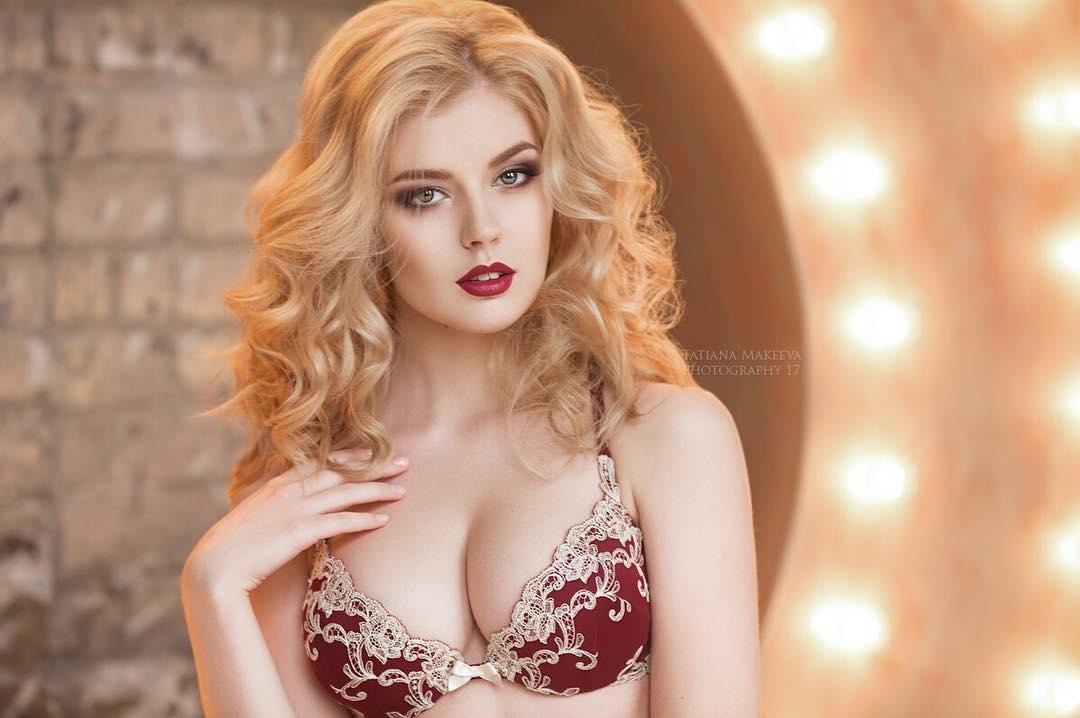 Selena Verner- 来自乌克兰的开胸女孩