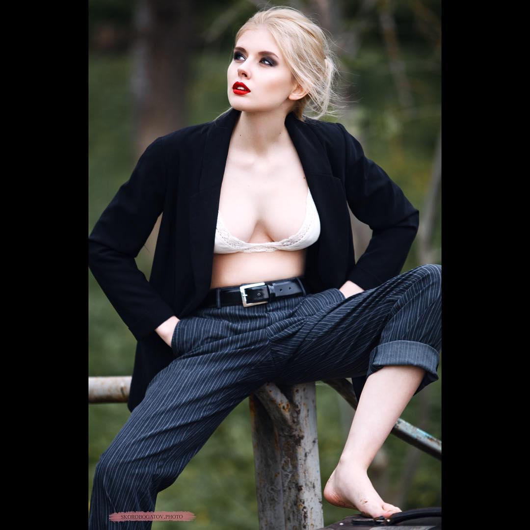 Selena Verner- 来自乌克兰的开胸女孩