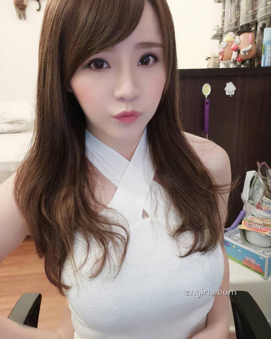 烫烫Leona- 17平台火辣女主播