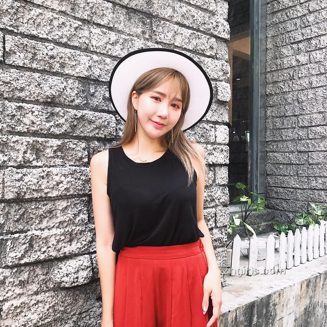 欧派命理师黄麟 性感泳装开放咨询