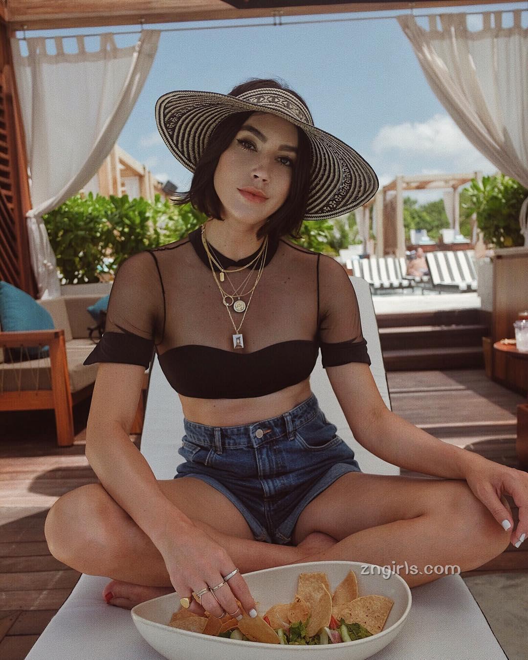 Brittany Xavier- 绝世美腿!「俏丽短发妹」配备逆天长腿