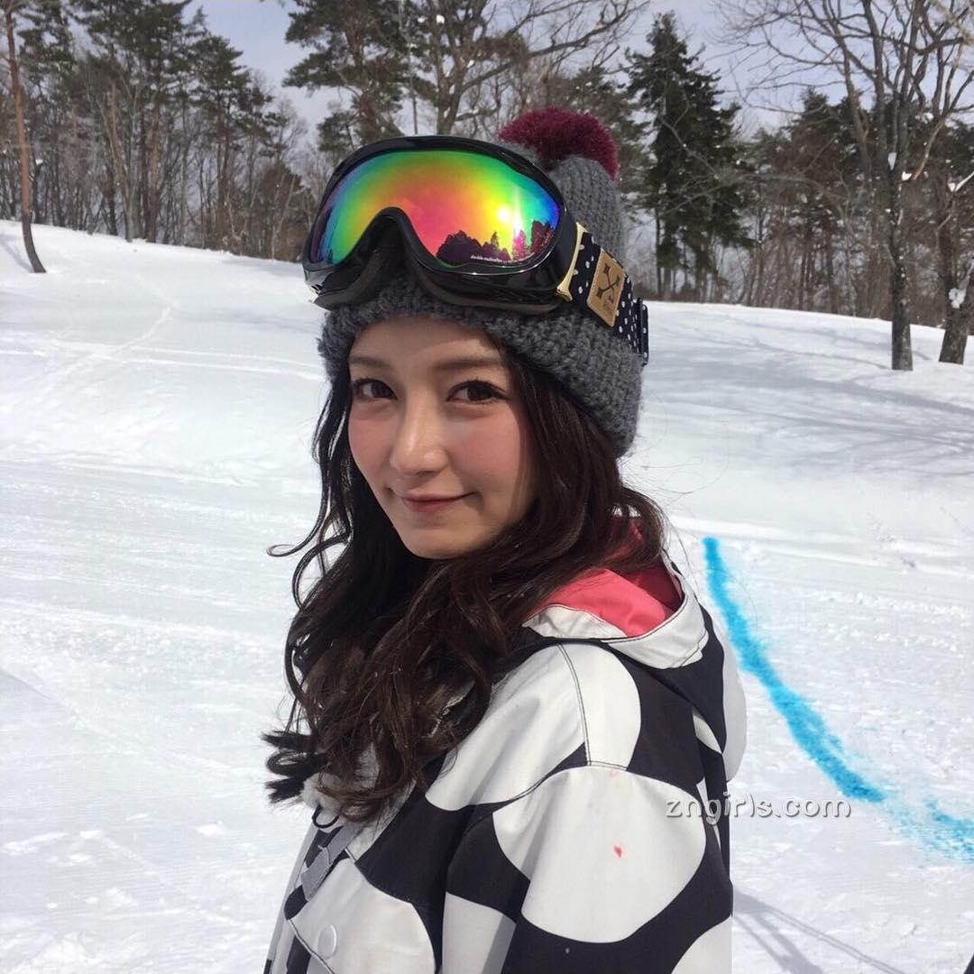 川上爱- 海边发现可爱的欧派日本妹