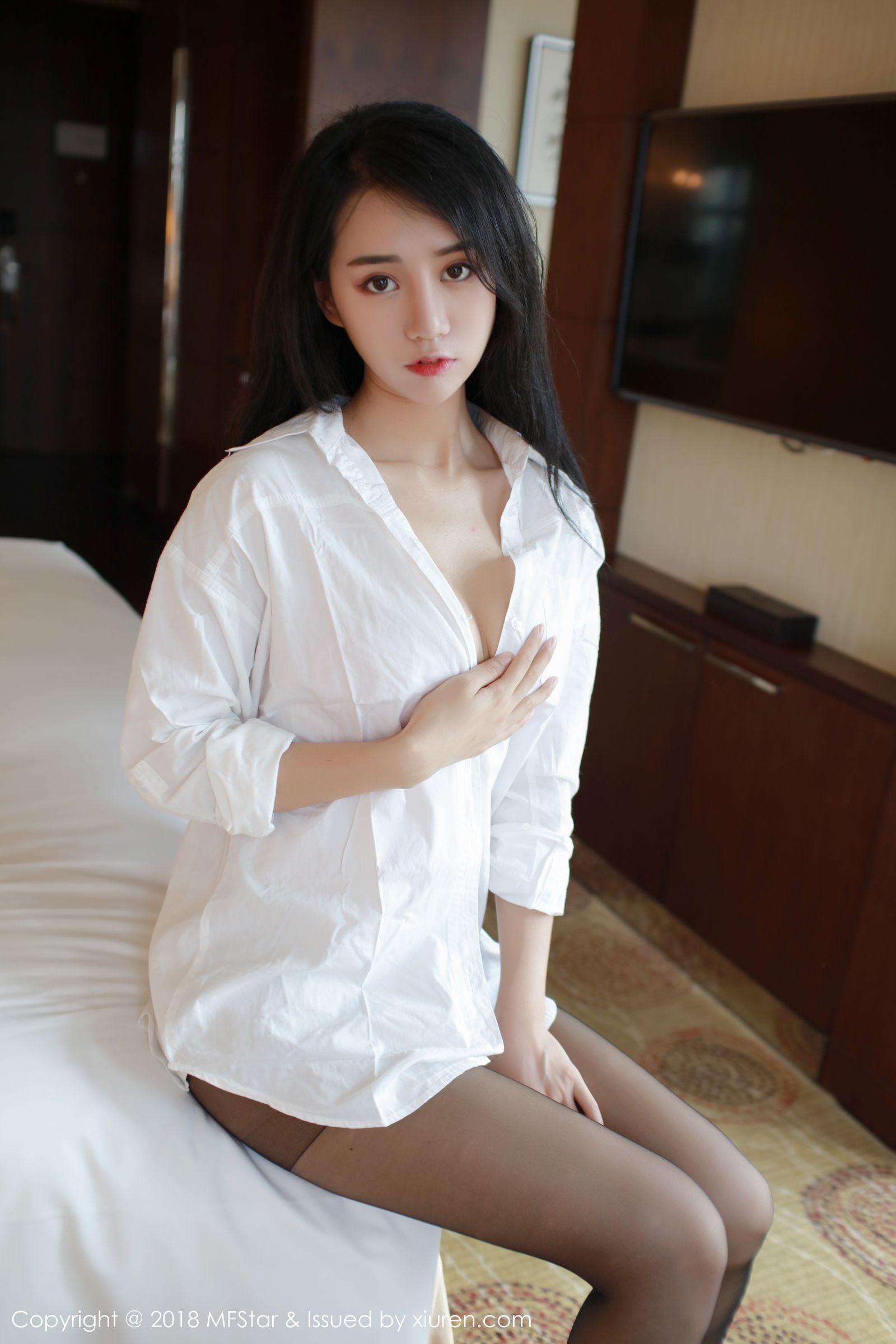 绅士杀手白子嫣 白衬衫与黑丝美腿