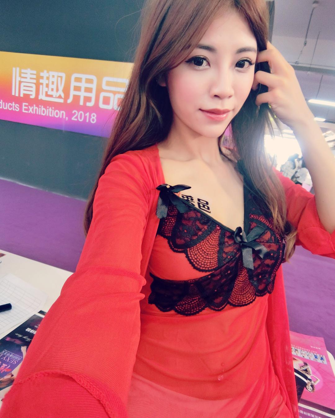 莉亚(Angel Liya)- 性感跑趴Hold全场魅力横扫福利满档