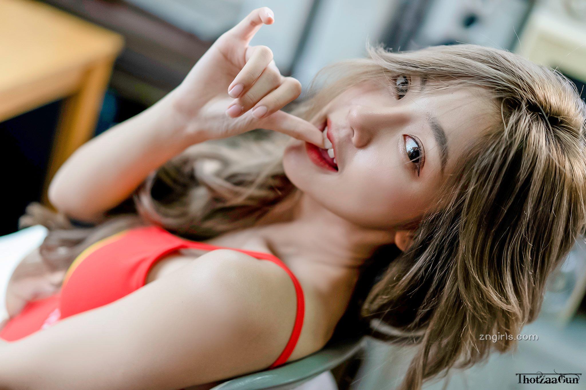 Nilawan Iamchuasawad- 麦当劳正妹白嫩甜美