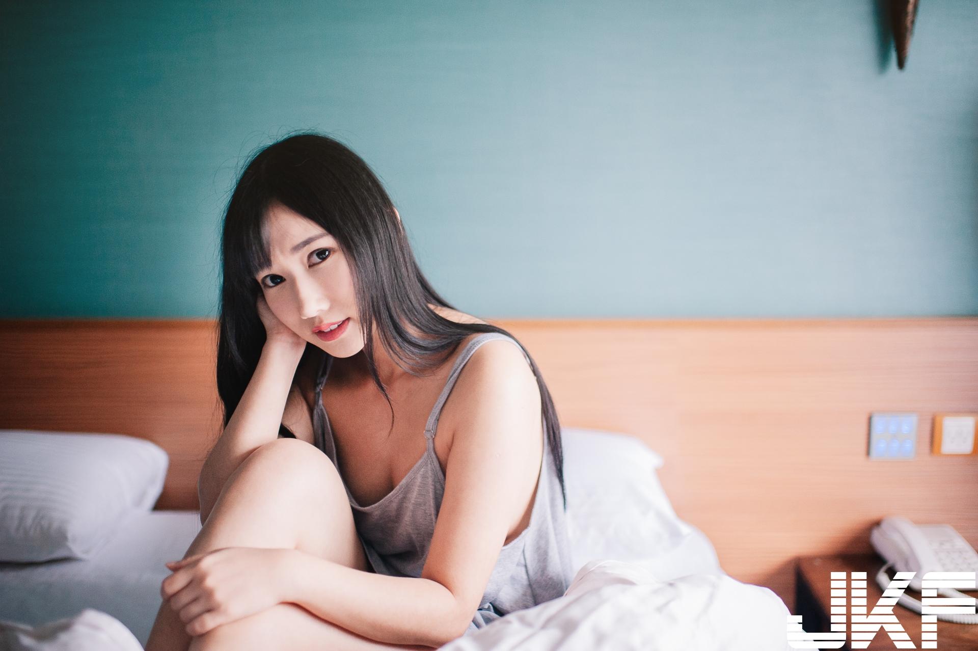 甜美正妹「又又」的青春美体,原汁原味女友感的诱惑之味!