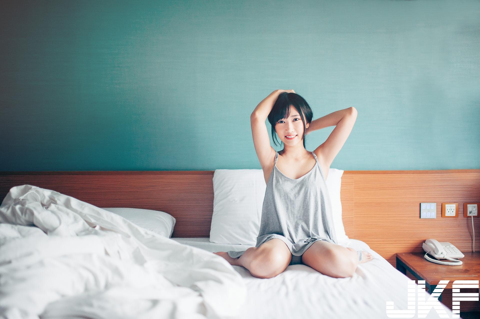 甜美正妹「又又」的青春美体,原汁原味女友感的诱惑之味!
