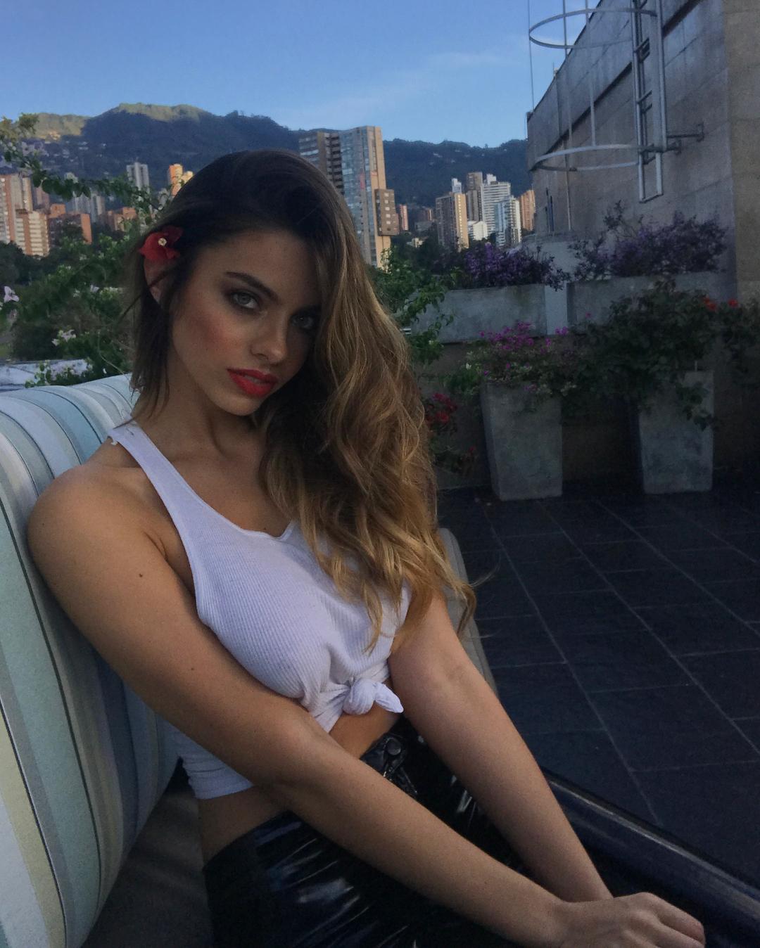 Priscilla Huggins Ortiz- 比基尼正妹来的太突然
