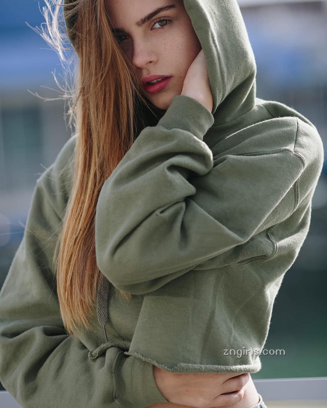 Bridget Satterlee- 马背上长大的精英模特儿