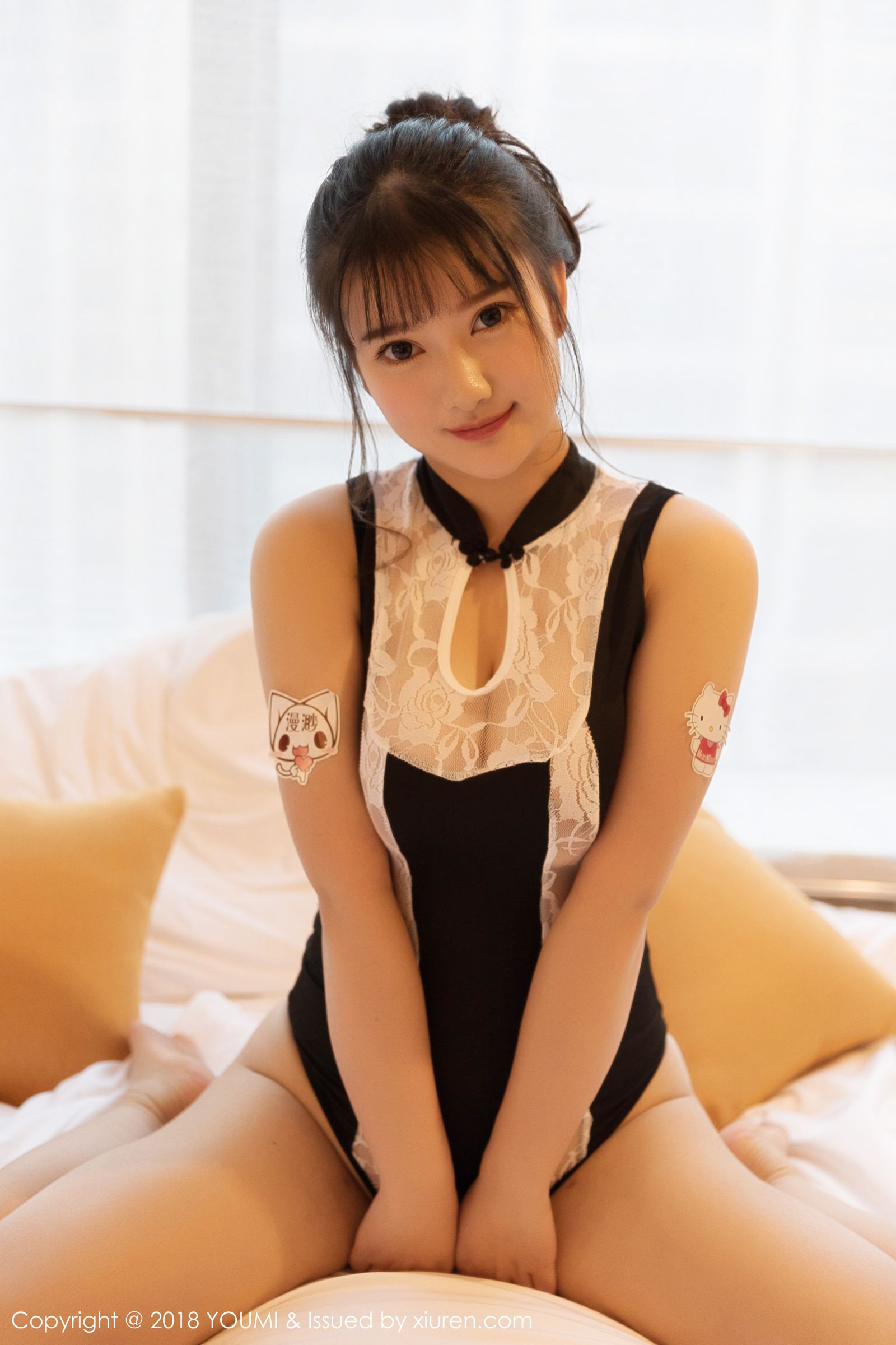 新晋美模小尤奈 镂空古典风内衣