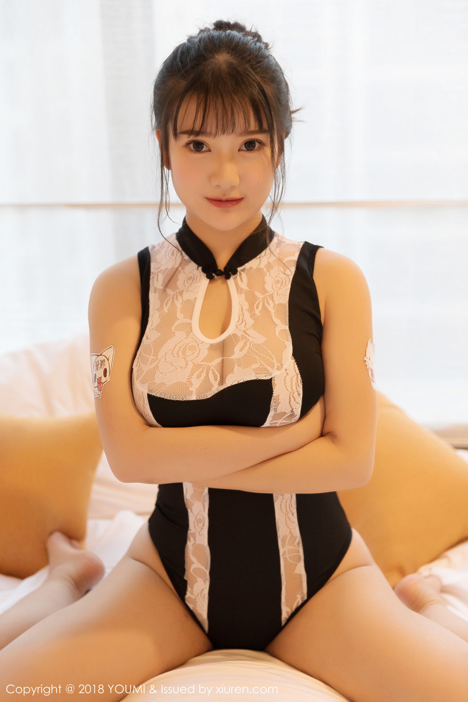 新晋美模小尤奈 镂空古典风内衣