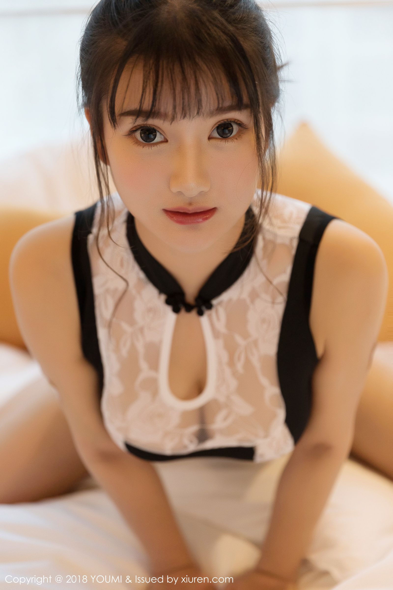 新晋美模小尤奈 镂空古典风内衣