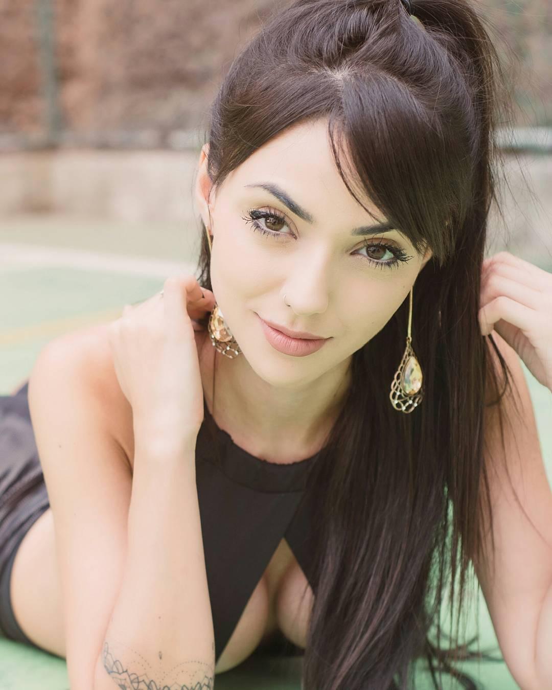Nyvi Estephan- 巴西火辣电竞主持
