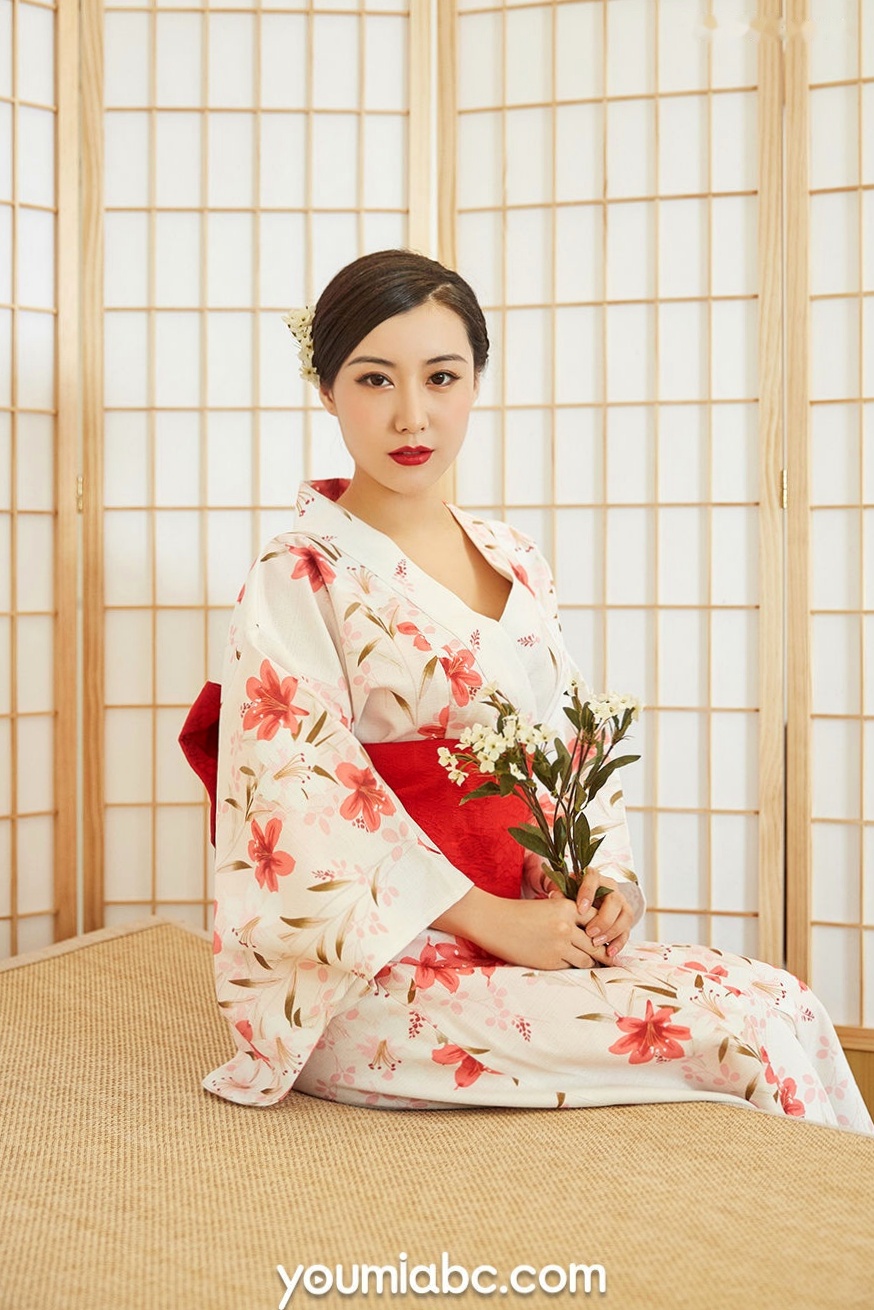 YouMi尤蜜-小仙《和风小娇娘》:性感美女私房照,日系和服与蕾丝内衣诱惑,展现白皙丰满曲线,精品佳作。