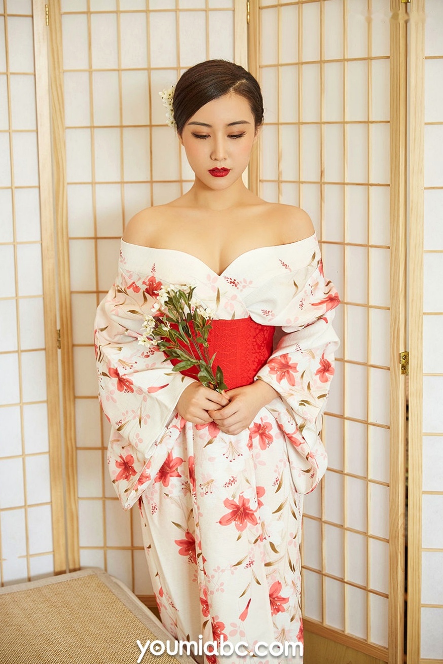 YouMi尤蜜-小仙《和风小娇娘》:性感美女私房照,日系和服与蕾丝内衣诱惑,展现白皙丰满曲线,精品佳作。