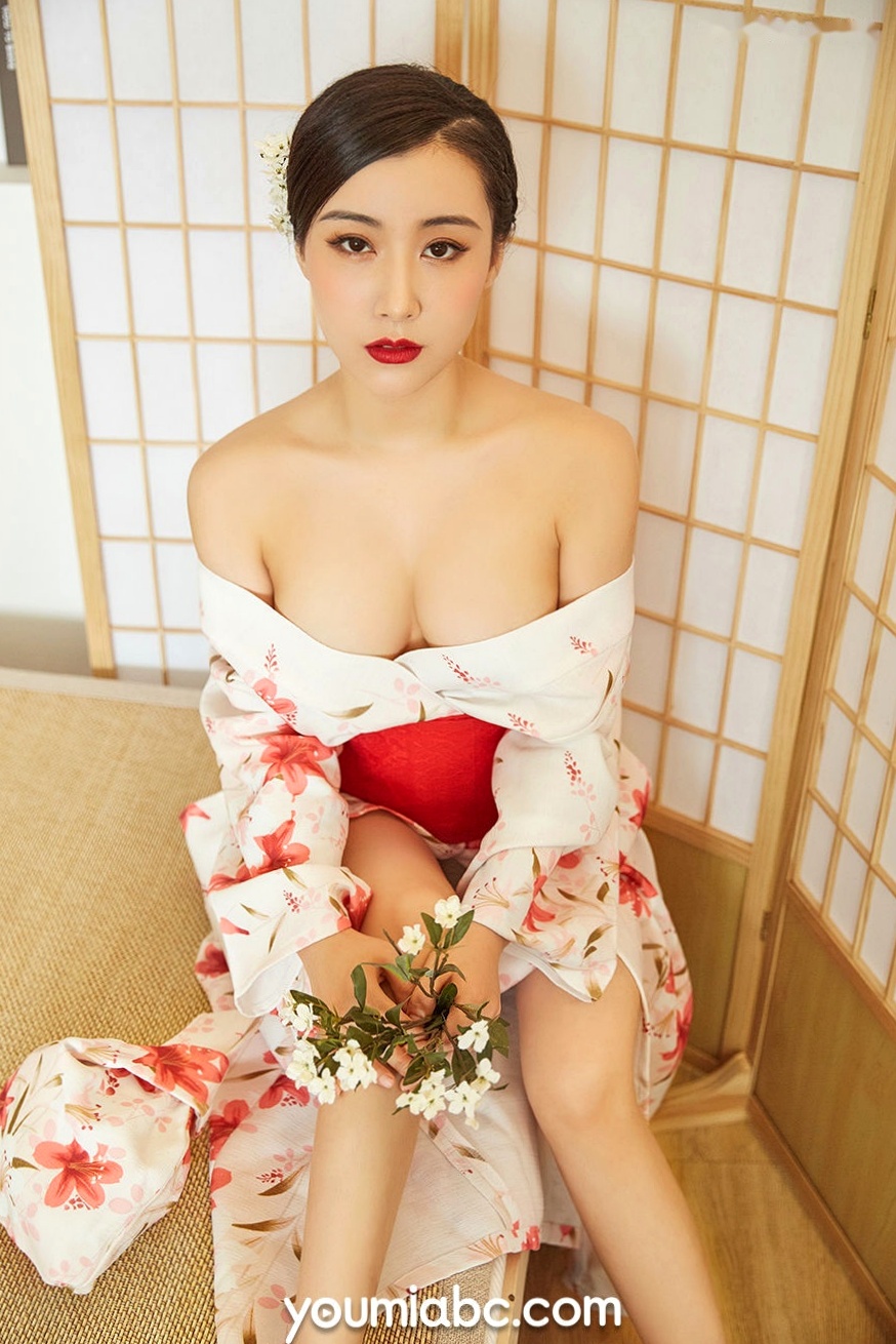 YouMi尤蜜-小仙《和风小娇娘》:性感美女私房照,日系和服与蕾丝内衣诱惑,展现白皙丰满曲线,精品佳作。