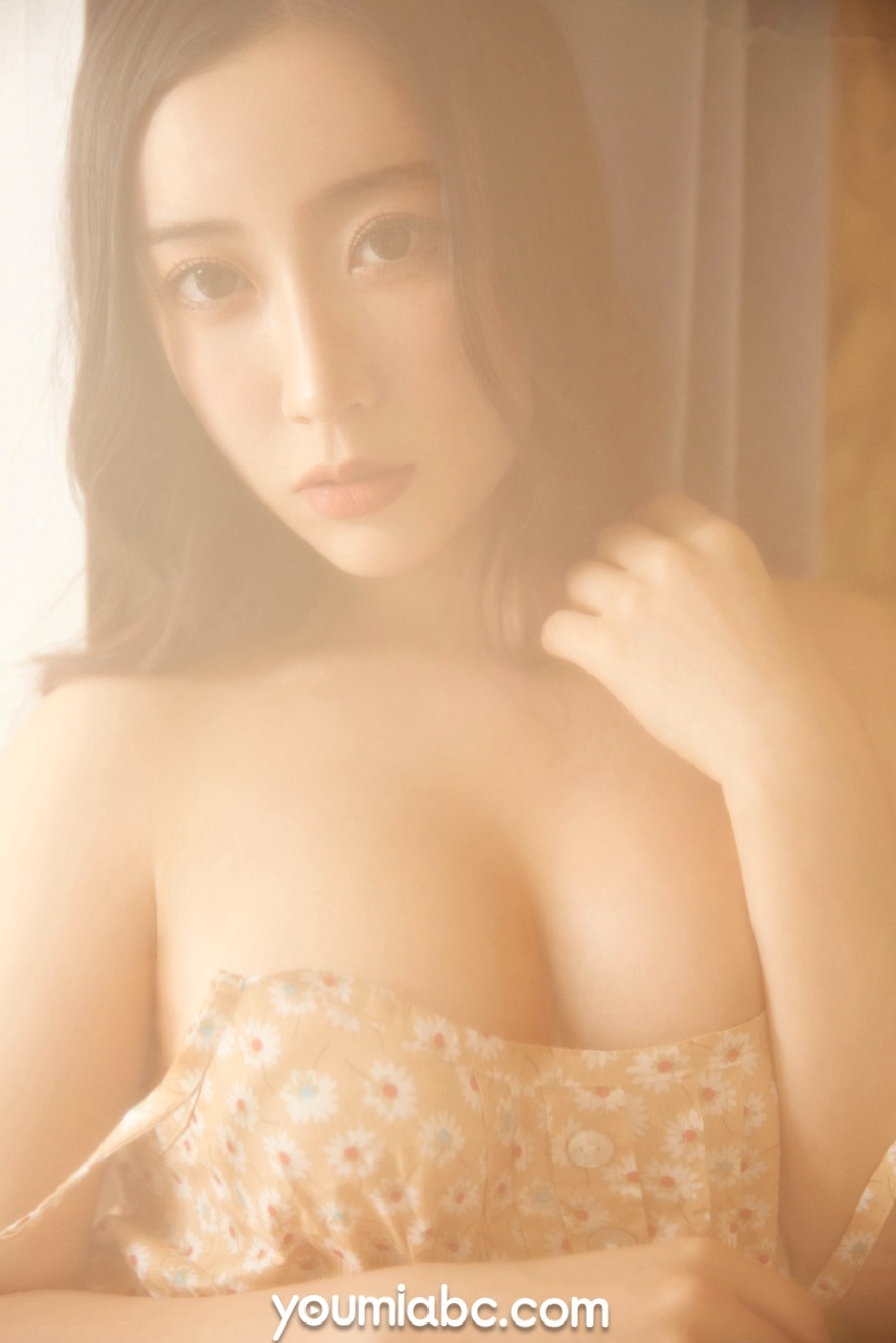 YouMi尤蜜-小仙《梦幻学生妹》:JK制服诱惑与清新碎花裙私房写真,好身材尽显极致迷人魅力
