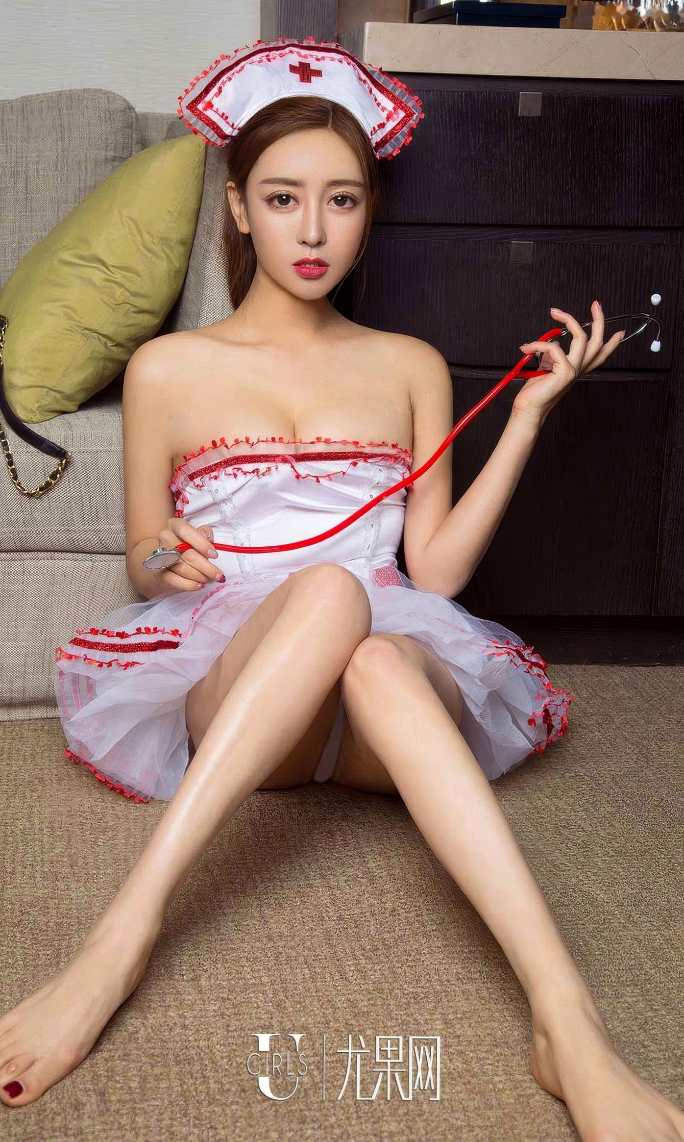 UGirlsApp尤果圈爱尤物-2948-吴美溪-《最炙热的心跳》-性感内衣与风情护士角色扮演私房美图-2024.09.21