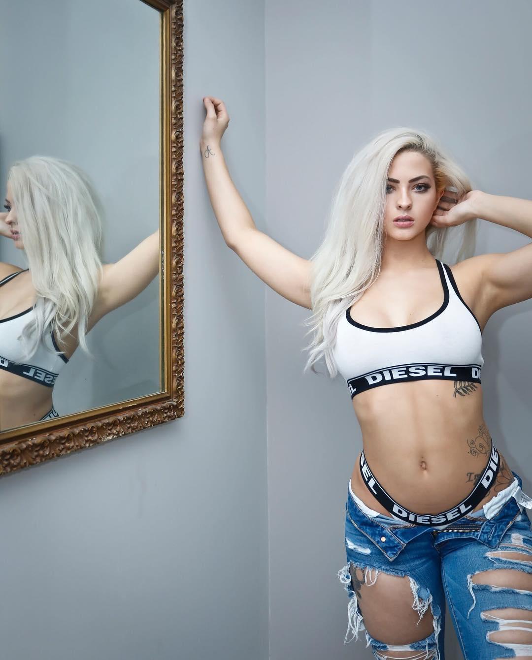 Ashley Resch- 登上杂志75次的肉感Model