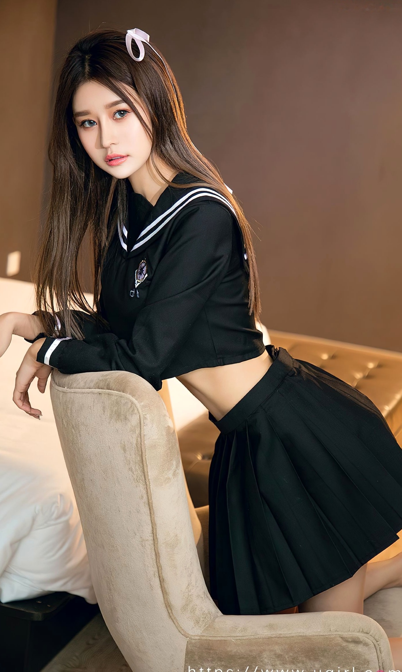 UGirlsApp尤果圈爱尤物-2627-欣怡-《乐声与野火》性感黑色JK露腰制服私房写真