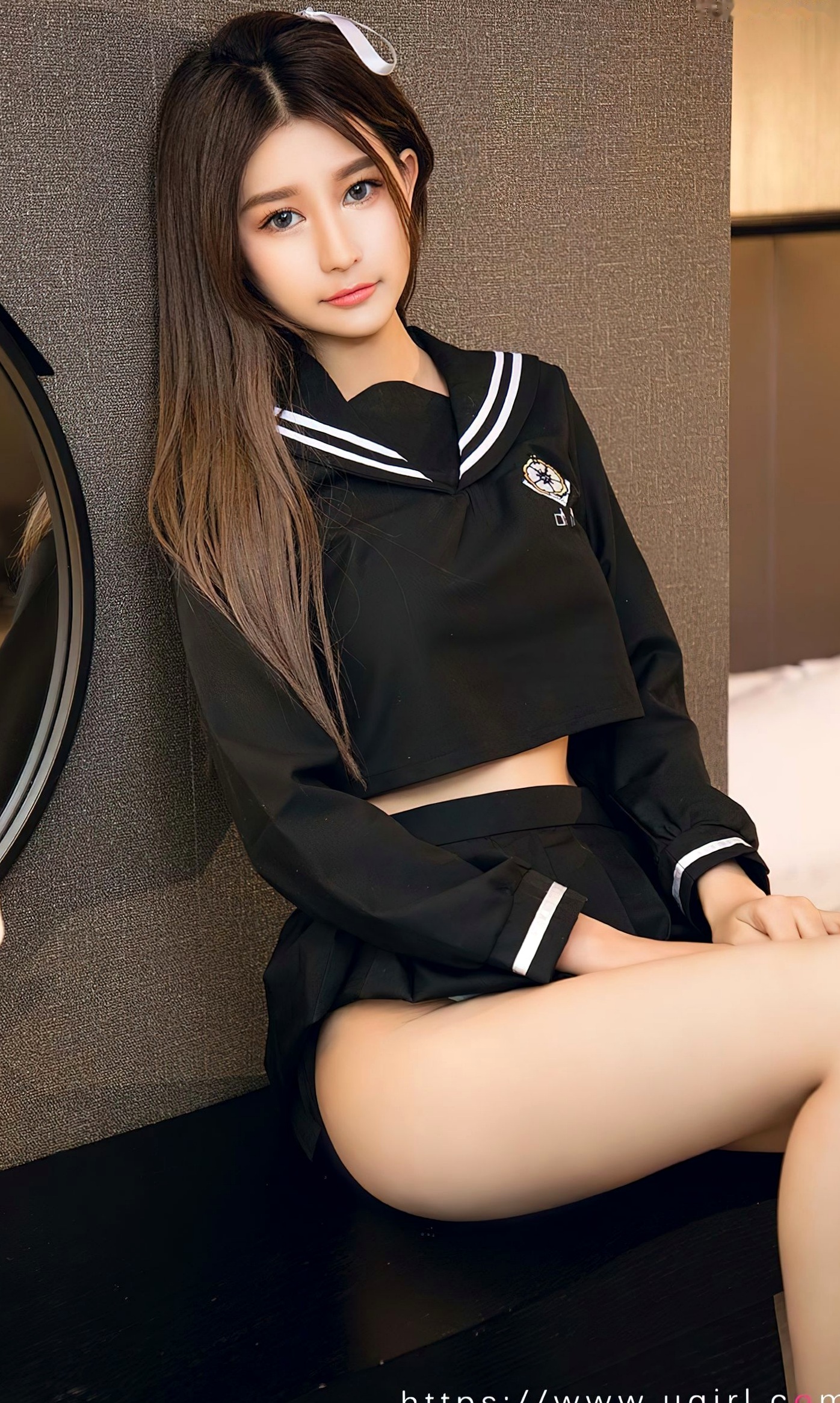 UGirlsApp尤果圈爱尤物-2627-欣怡-《乐声与野火》性感黑色JK露腰制服私房写真