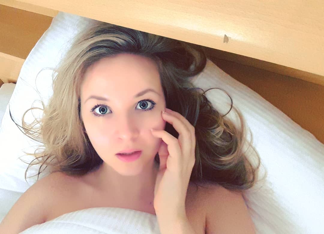 Valeriya Asmr- 喜欢玩牛奶的小姐姐