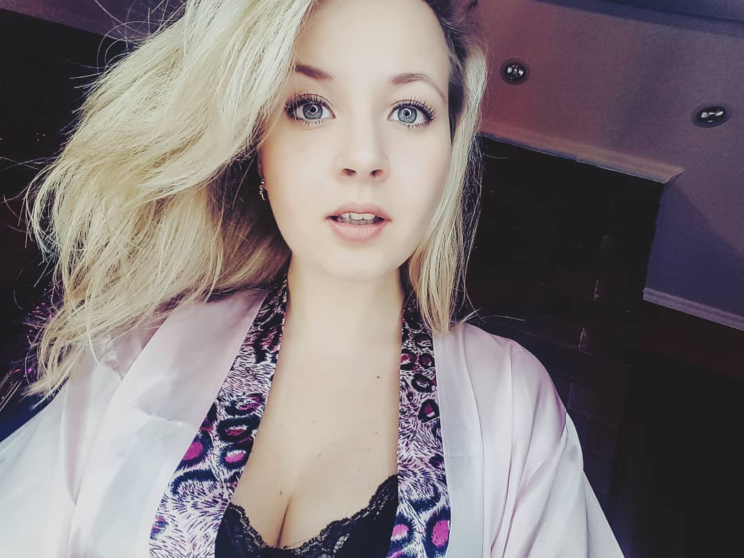 Valeriya Asmr- 喜欢玩牛奶的小姐姐