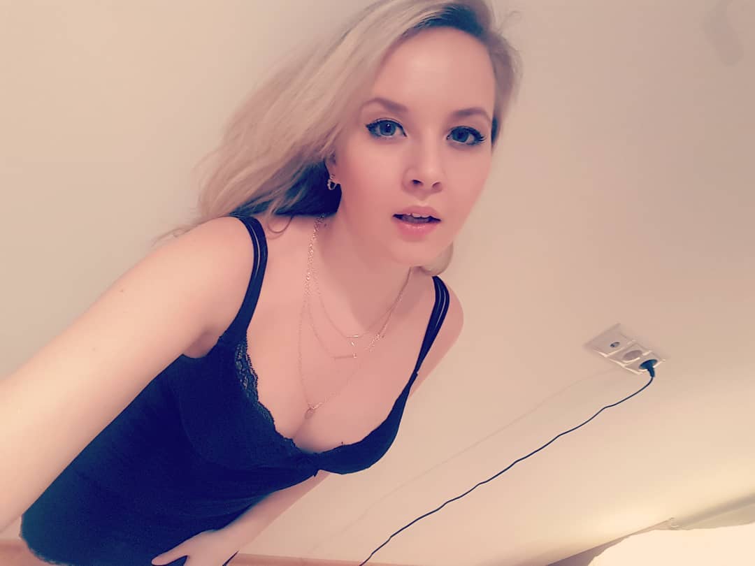 Valeriya Asmr- 喜欢玩牛奶的小姐姐