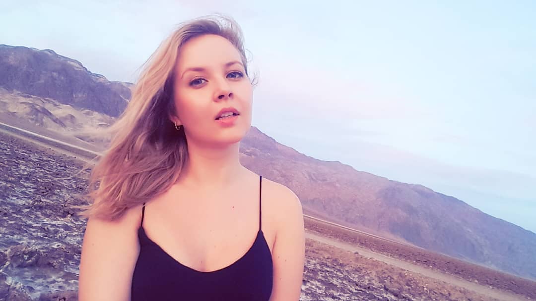 Valeriya Asmr- 喜欢玩牛奶的小姐姐