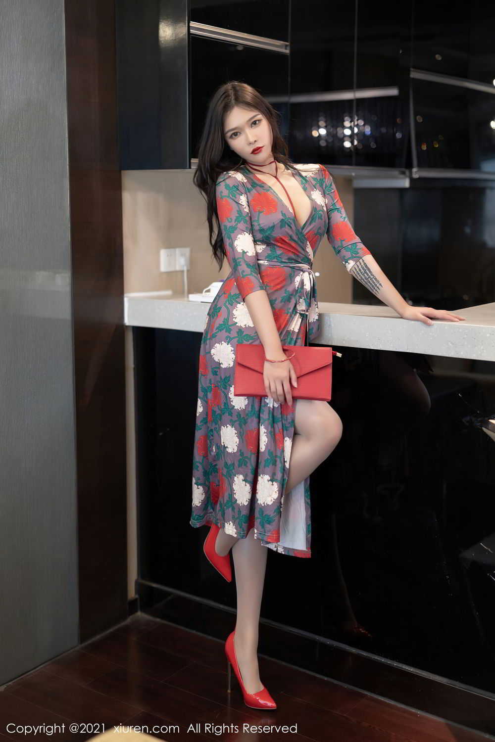 冷艳美人娜比 华丽雍容的长裙